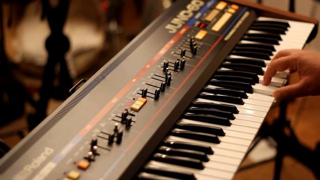 Roland Juno-60 - themed demos смотреть онлайн
