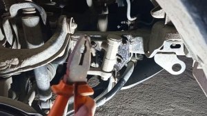 Как снять рулевой маятник Mitsubishi Pajero Sport 1