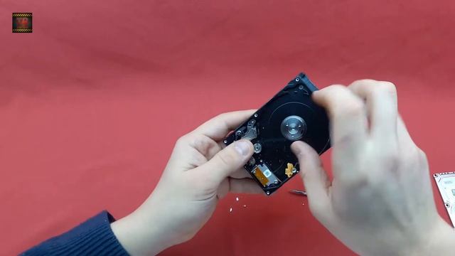 Eski bir hdd içinden çıkanlar ( sökme parçalma) смотреть онлайн