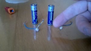 КАК  ЗАСТАВИТЬ  СВЕТИТЬСЯ  СВЕТОДИОД от 1,5 Вольтовой БАТАРЕЙКИ