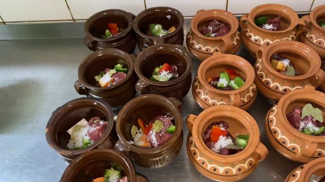 Oriental soup in pots Delicious lamb soup is very healthy смотреть онлайн