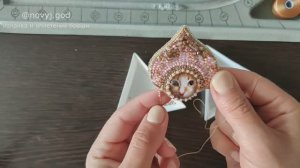 Оплетение броши кокошник с кабошоном. Мастер класс бисерная вышивка. Обработка края.