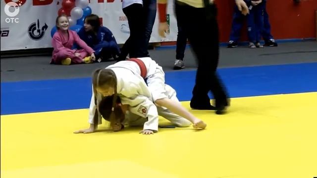 Джиу-джитсу все возрасты покорны. В Бердске прошёл крупный турнир по этому виду единоборств смотреть онлайн