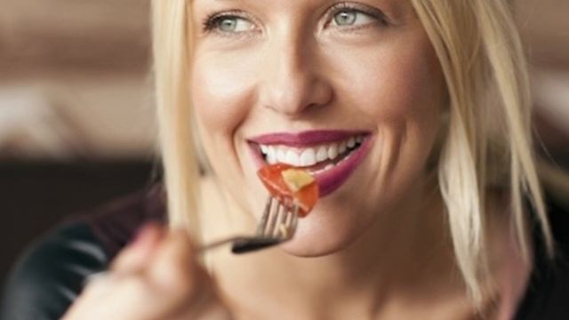 Как не поправиться: ТОП-10 привычек худых женщин. Все проще чем кажется смотреть онлайн