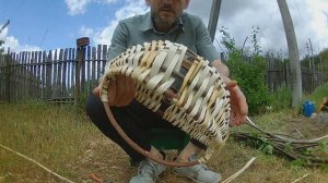 Плетение корзины из ленты черёмухи.