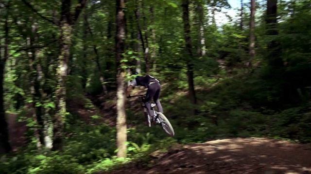 Даунихилл с FPV дрона. Красная Поляна смотреть онлайн