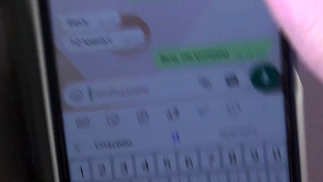 Новенькая делает нервы. Злой мастер маникюра смотреть онлайн