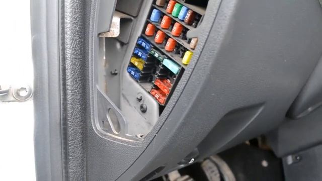 Неисправны габаритные огни на Рено Логан. Причины. смотреть онлайн