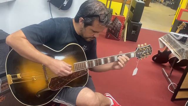 Epiphone Broadway 1941 Tobacco Burst смотреть онлайн