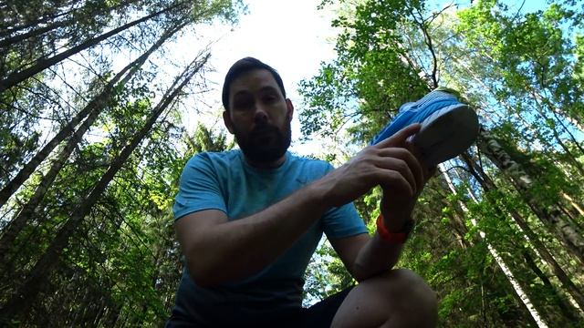 Hoka ONE ONE Carbon X - первый взгляд на кроссовки с карбоновой пластиной смотреть онлайн