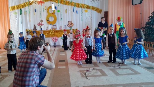 Дети играют на ложках, колокольчиках. д/с смотреть онлайн