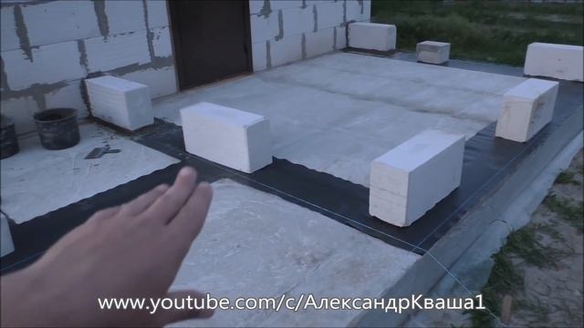 Как класть первый ряд блоков на фундамент смотреть онлайн