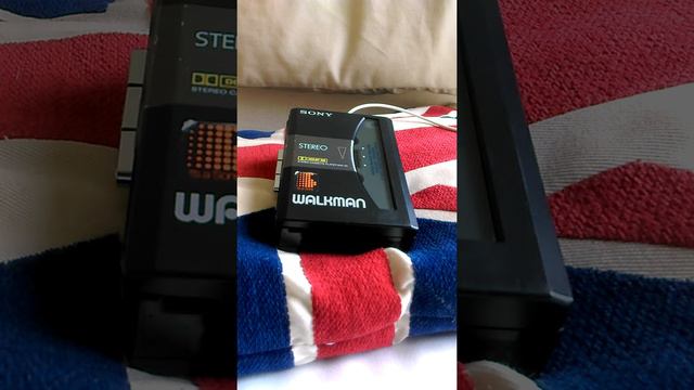 Sony WM-34 WALKMAN TAPE PLAYER смотреть онлайн