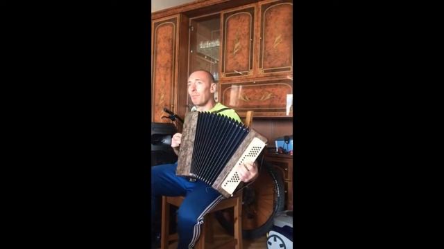 Вспоминаю, как играть на баяне. Не играл примерно лет 30 уже. Вот, что получилось смотреть онлайн