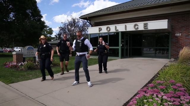 Git Up Challenge feat. Coralville Police and Fire Departments смотреть онлайн