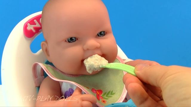 Baby #Doll Eating Porridge Open Kinder Joy Egg Surprise Play #Toys For Kids смотреть онлайн