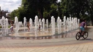 Фонтан в городской аллее. Армавир