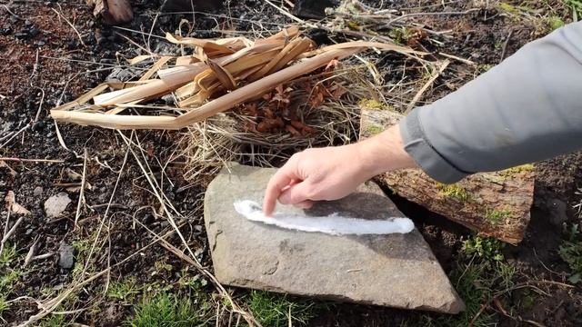 Starting A Fire With Cotton Balls and Ashes. The Fire Roll Method Actually Works! Quick & Easy смотреть онлайн