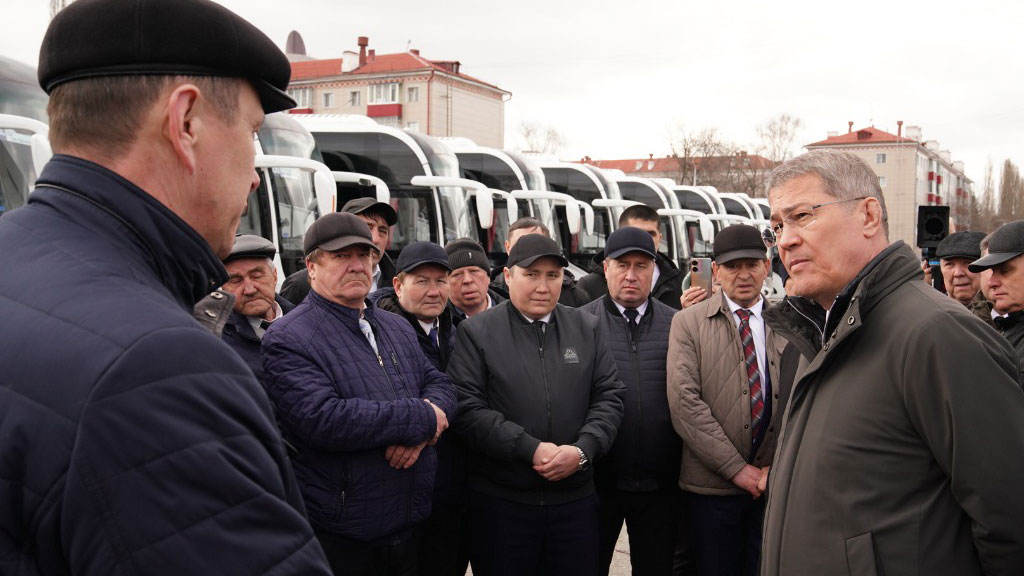 г. Уфа. Новые туристические автобусы для «Башавтотранса». Апрель 2024 г. смотреть онлайн