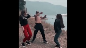 Блоггер Олег Монгол танец  давай поженимся смотреть видео