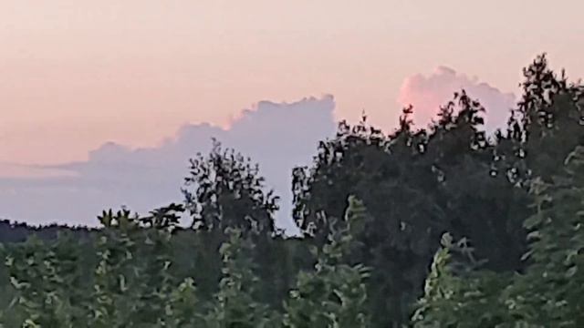 Как будто человек лежит на спине....Правда, похоже? 😁 смотреть онлайн