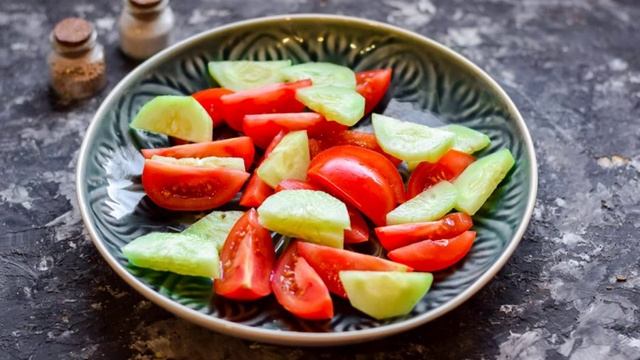 Салат с брынзой и сухариками смотреть онлайн