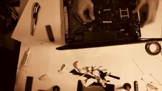 Замена термопасты в ноутбуке Dell NP-RV408L смотреть онлайн