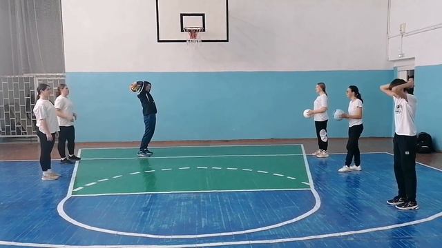Урок физической культуры на тему: Верхний приём и передача подача волейбольного мяча.