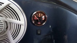 Установка топливного бака, заливной горловины и датчика уровня топлива на пластиковую лодку.