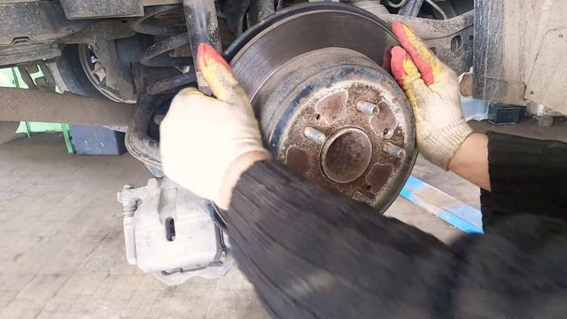 Замена подшипника ступицы. Honda Elysion смотреть онлайн