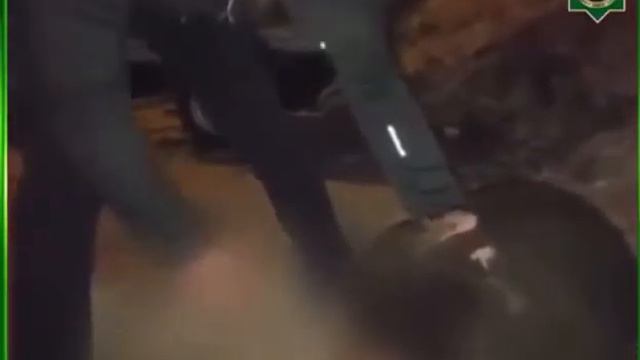 Чеченец поймал русского,,, который оскорбил Чеченский народ! (Так же Чеченок) смотреть онлайн