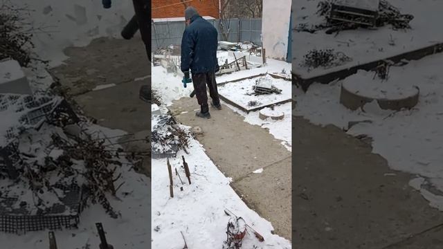 Тест воздуходувки Makita DUB362,убираем снег во дворе и перед двором. смотреть онлайн