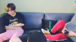 Смешные моменты  стрей кидс, стрей кидс ведут себя как дети 6.42 минуты ??￼