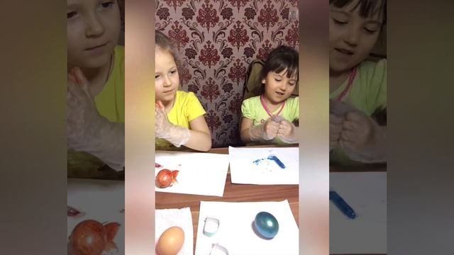 Дети красят яйца на Пасху смотреть онлайн