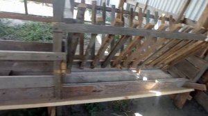 Загон и кормушка для овец.