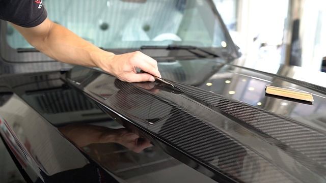 Оклейка автомобиля Mercedes-Benz G 800 Brabus ультраглянцевой плёнкой SunTek смотреть онлайн