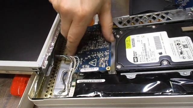 В помойке места много! Мелкий ремонт iMac G5. смотреть онлайн