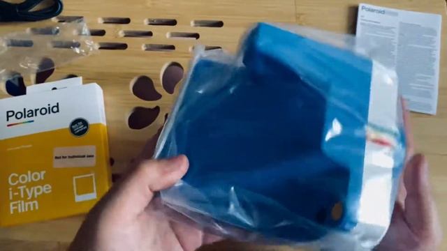 Polaroid Now unboxing смотреть онлайн
