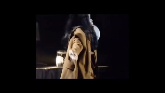 Легендарные движения Рианны на сцене?? смотреть онлайн
