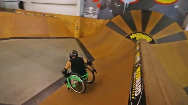 Экстремальные трюки на инвалидной коляске! смотреть онлайн