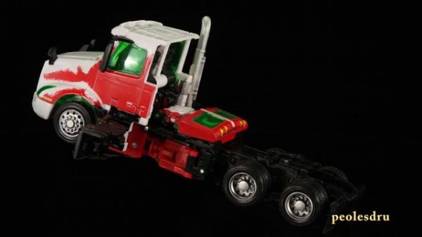 Transformers Generations Holiday Optimus Prime Transformation Sequence