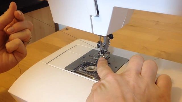 Picking up the Bobbin Thread of the Pfaff Hobby 1122 Sewing Machine смотреть онлайн