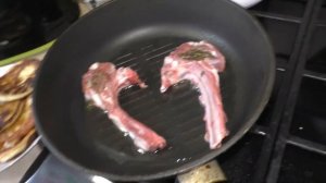 Каре ягненка приготовил дома