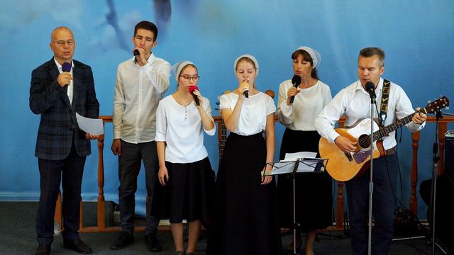 Из размякшей земли. Пение - Семья Трещевых. Се-Верная Церковь ОЦХВЕ г. Волгоград смотреть онлайн