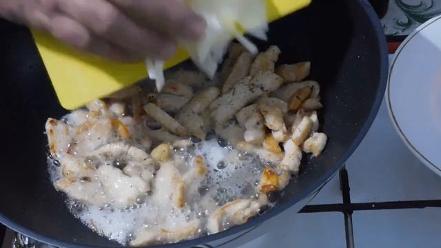 Лапша с овощами и курицей в соевом соусе. Вам понравится этот рецепт! смотреть онлайн