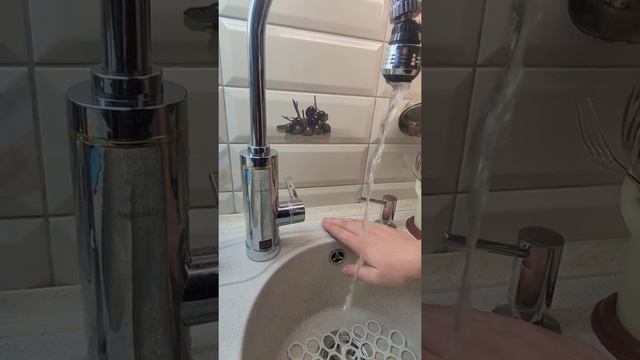 Электрический проточный водонагреватель AQUATICA 3 кВт для кухни (HZ-6B143C) смотреть онлайн