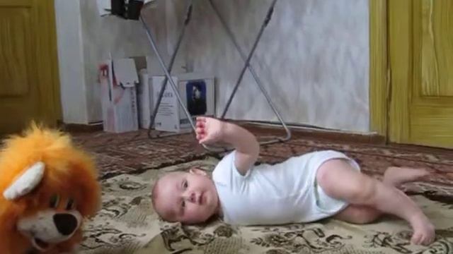 Хочу ползать, но еще не могу. 5,5 месяцев смотреть онлайн