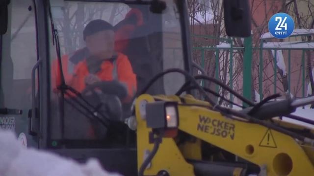 Когда расчистят снег в сургутских дворах и проездах? смотреть онлайн