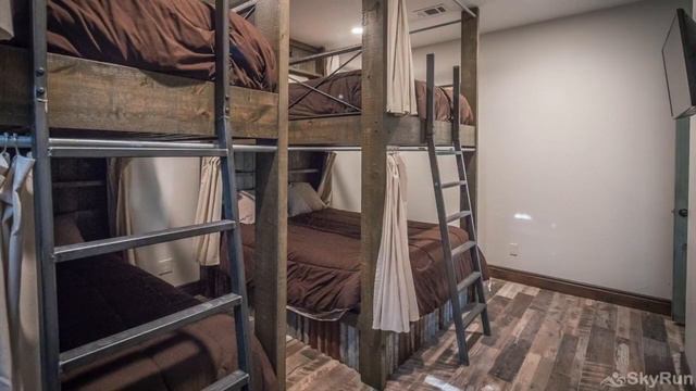 Magnolia Haus: 2 BR | 2 BA | Sleeps10 | Short Walk смотреть онлайн