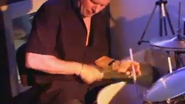 Drum Battle Between Ed Ellis & Mike Henry смотреть онлайн